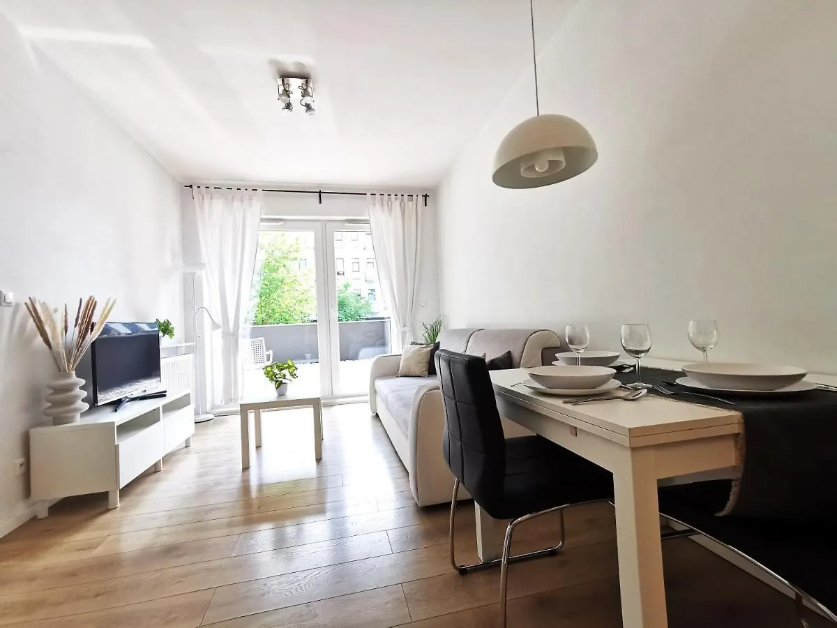 Matejki Apartment ~ Self Check-In 24 ~ Parking contacts